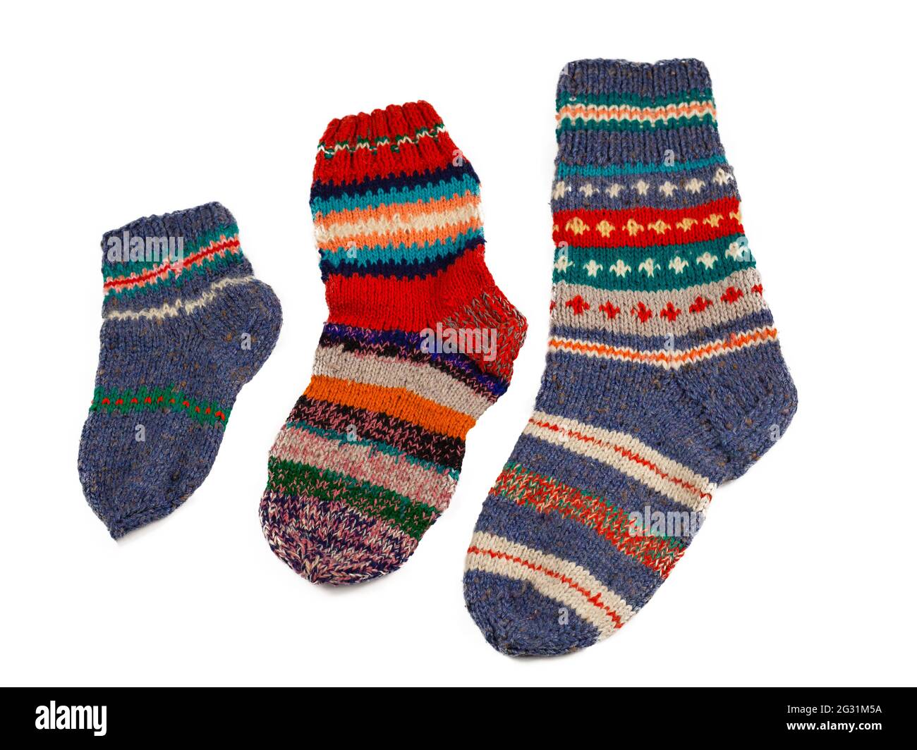 Chaussettes tricotées isolées sur fond blanc. Chaussette en laine multicolore chaude. Définir. Banque D'Images