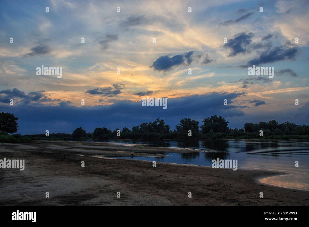 Paysage de la rivière au lever du soleil Banque D'Images