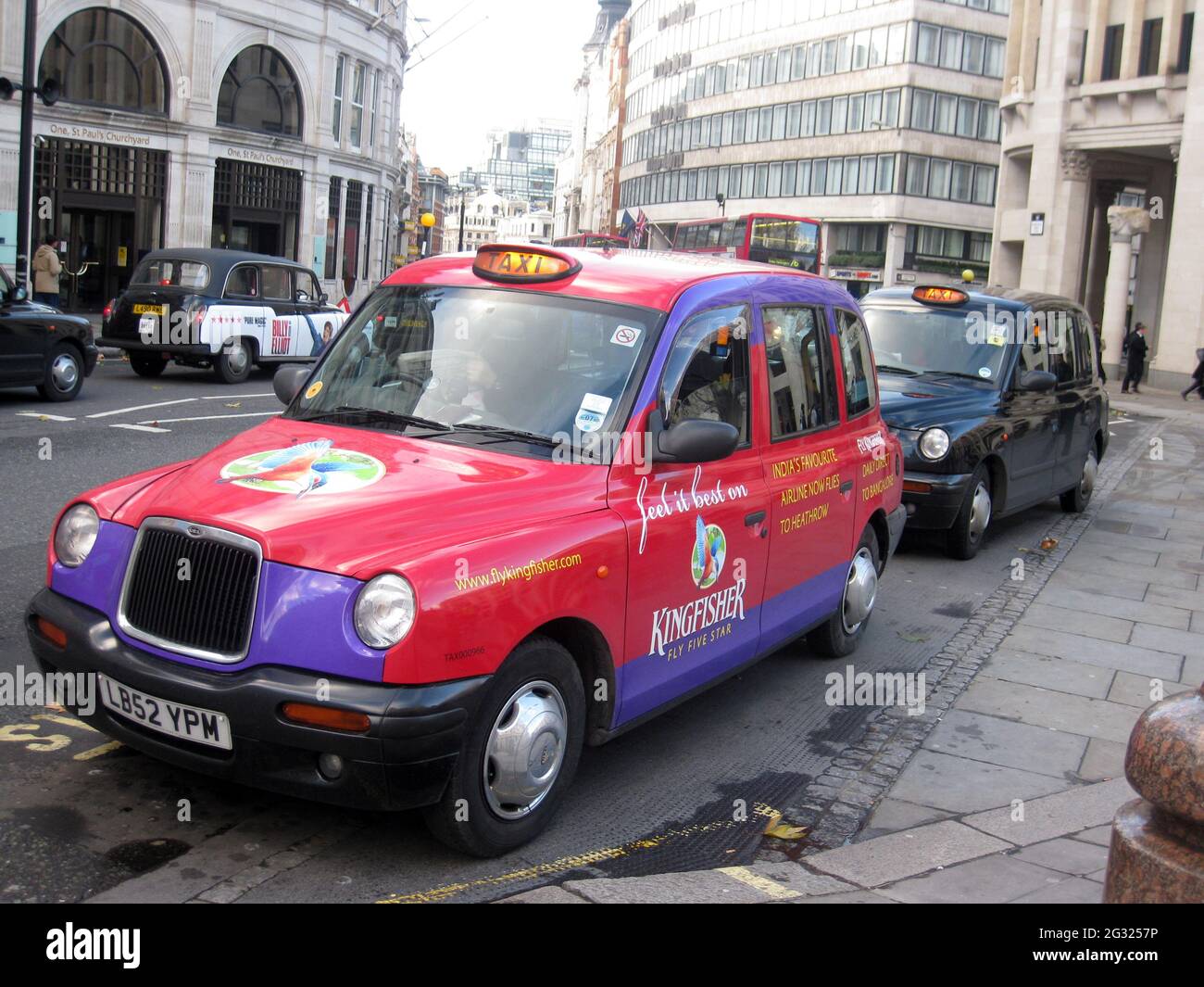 Londres, Royaume-Uni. Thecabs, taxi traditionnel de Londres Banque D'Images
