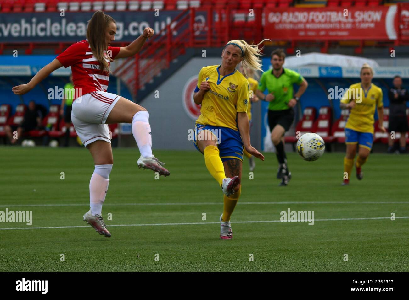 Hamilton, South Lanarkshire, Écosse, Royaume-Uni. 13 juin 2021. Ellie Kane (n° 11) du WFC universitaire de Hamilton avec un premier coup de feu sur le but lors de la Scottish Building Society Premier League 2 Scottish Women's Premier League 2 Fixture Hamilton Academic FC vs St Johnstone WFC, Fountain of Youth Stadium, New Douglas Park, Hamilton, South Lanarkshire, 13/06/2021 | Credit Colin Poultney | www.Alamy.co.uk Credit: Colin Poultney/Alamy Live News Banque D'Images Hamilton, South Lanarkshire, Écosse, Royaume-Uni. 13 juin 2021. Ellie Kane (n° 11) du WFC universitaire de Hamilton avec un premier coup de feu sur le but lors de la Scottish Building Society Premier League 2 Scottish Women's Premier League 2 Fixture Hamilton Academic FC vs St Johnstone WFC, Fountain of Youth Stadium, New Douglas Park, Hamilton, South Lanarkshire, 13/06/2021 | Credit Colin Poultney | www.Alamy.co.uk Credit: Colin Poultney/Alamy Live News Banque D'Images