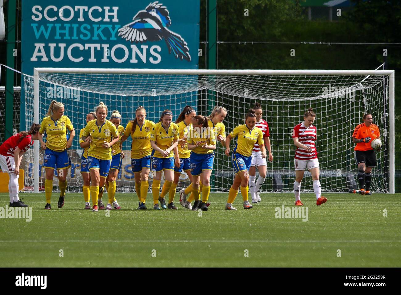 Hamilton, South Lanarkshire, Écosse, Royaume-Uni. 13 juin 2021. BUT ! 1-0, St Johnstone prend la tête de l'oreille dans la première moitié de la Scottish Building Society Scottish Women's Premier League 2 Fixture Hamilton Academic FC vs St Johnstone WFC, Fountain of Youth Stadium, New Douglas Park, Hamilton, South Lanarkshire, 13/06/2021 | Credit Colin Poultney | www.Alamy.co.uk Credit: Colin Poultney/Alamy Live News Banque D'Images