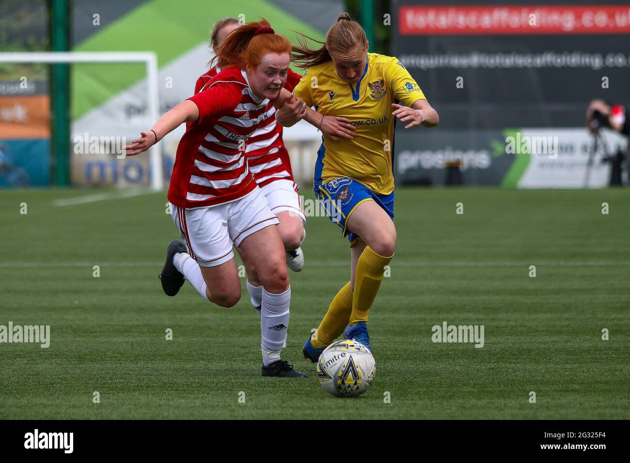 Hamilton, South Lanarkshire, Écosse, Royaume-Uni. 13 juin 2021. Action pendant la Scottish Building Society Scottish Women's Premier League 2 Fixture Hamilton Academic FC vs St Johnstone WFC, Fountain of Youth Stadium, New Douglas Park, Hamilton, South Lanarkshire, 13/06/2021 | Credit Colin Poultney | www.Alamy.co.uk Credit: Colin Poultney/Alay Live News Banque D'Images