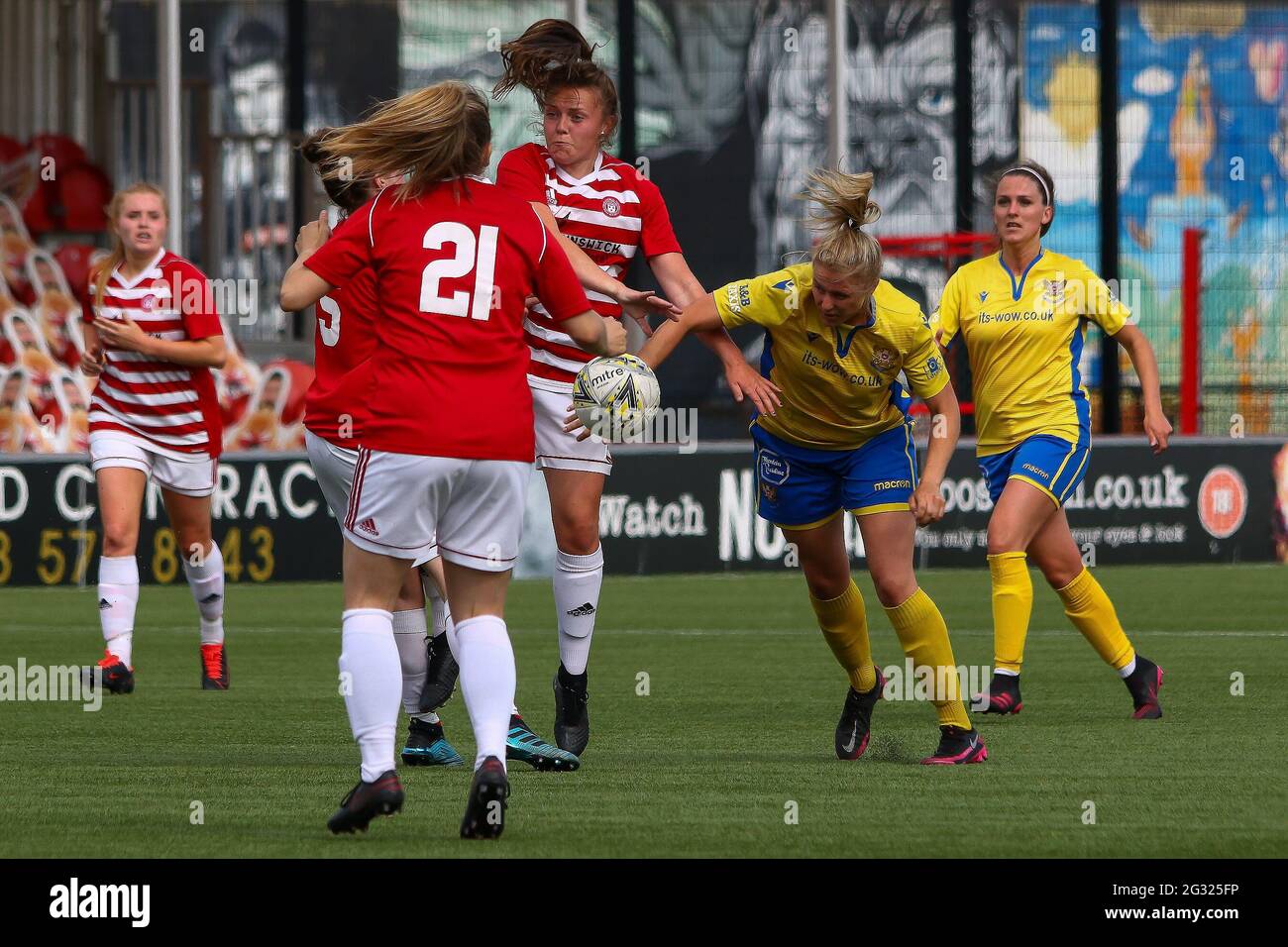 Hamilton, South Lanarkshire, Écosse, Royaume-Uni. 13 juin 2021. Action pendant la Scottish Building Society Scottish Women's Premier League 2 Fixture Hamilton Academic FC vs St Johnstone WFC, Fountain of Youth Stadium, New Douglas Park, Hamilton, South Lanarkshire, 13/06/2021 | Credit Colin Poultney | www.Alamy.co.uk Credit: Colin Poultney/Alay Live News Banque D'Images