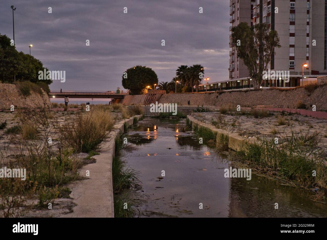 cuse dans la rivière sèche d'Albufereta, situé dans la province d'Alicante, Communauté Valencienne, Espagne. Vue Banque D'Images