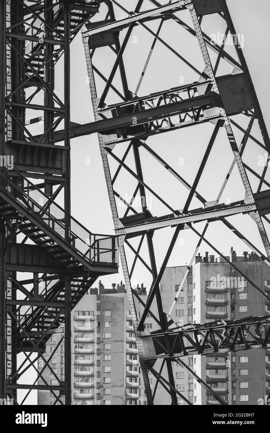 Puits de mine, bloc de méplats en arrière-plan Banque D'Images