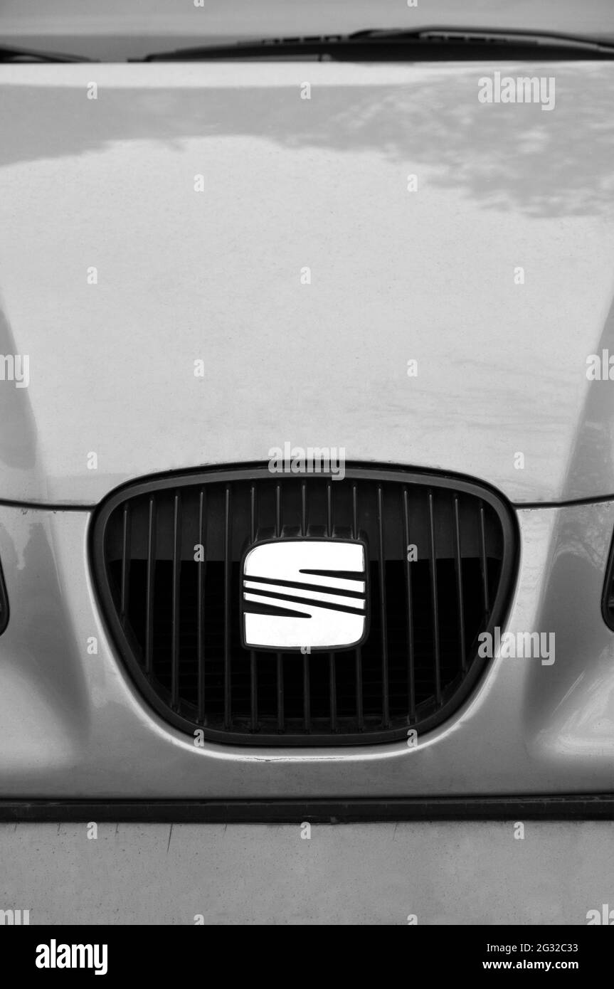 Siège chrome métal logo, voiture de luxe dans la ville d'Istanbul, 02 février 2011 Istanbul Pendik Turquie marché de voiture d'occasion Banque D'Images