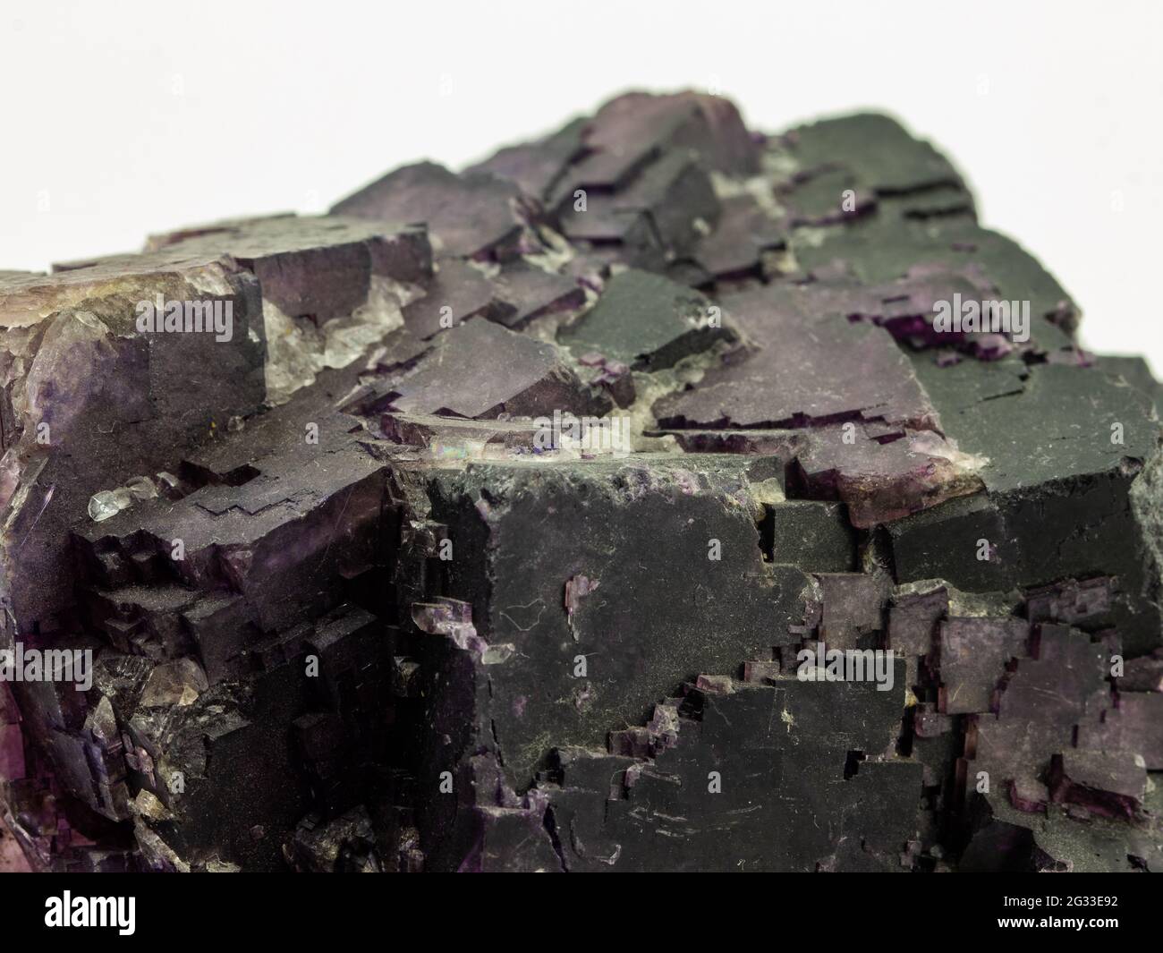 vue rapprochée des cristaux cubes violets de minerai de fluorite Banque D'Images