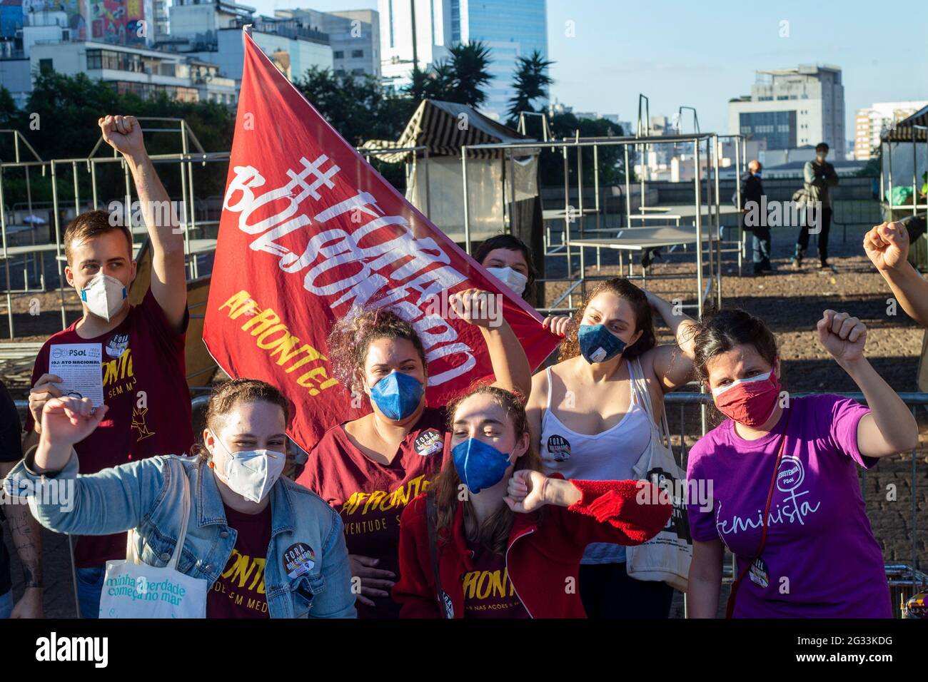 São PAULO (SP), 06.13.2021 - politique – Un groupe de manifestants du collectif de jeunes protestant à la Copa América au Brésil et au Fora Bolsonaro Banque D'Images