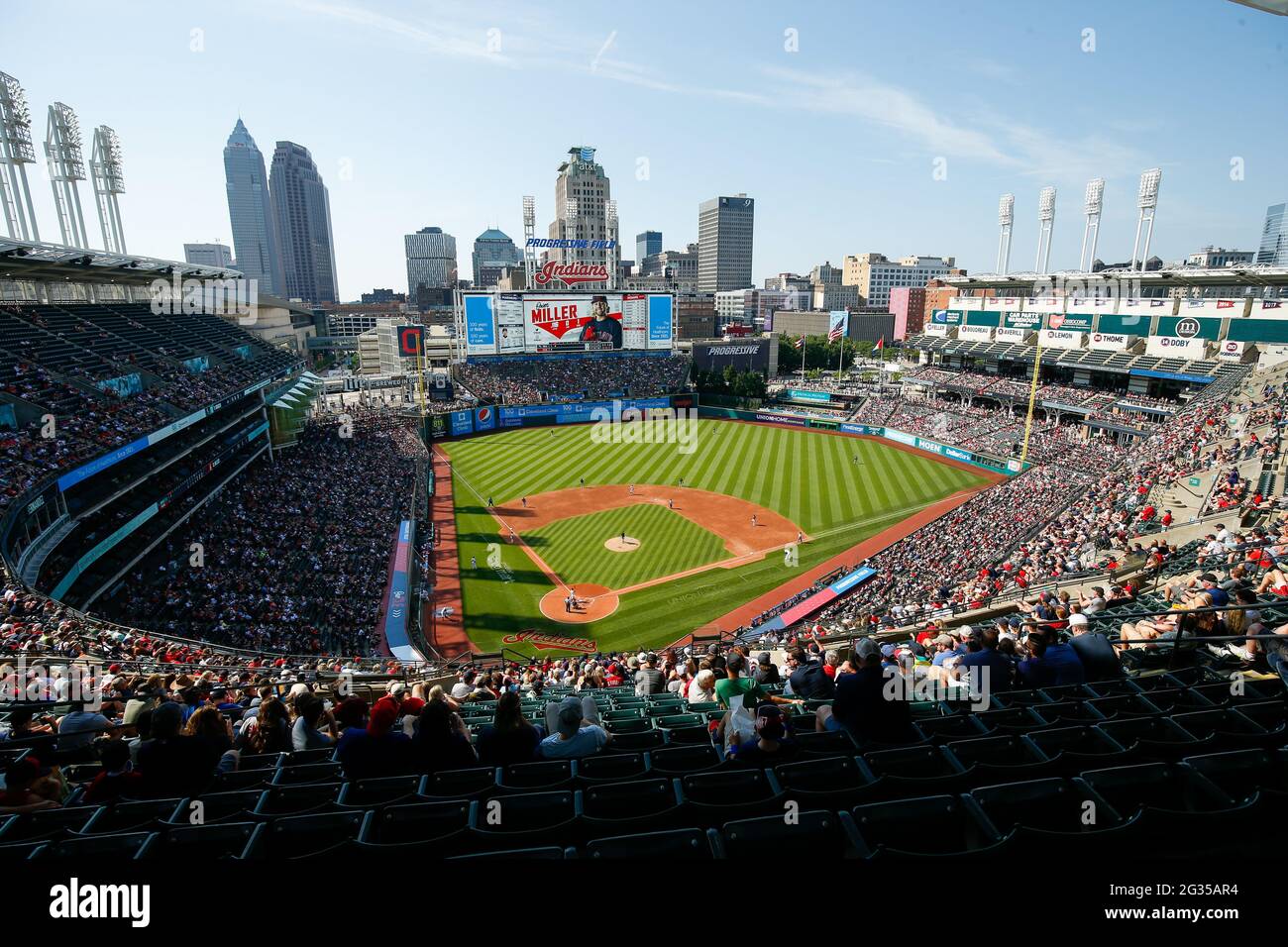 Vue générale du progressive Field lors d'un match de la MLB de saison régulière entre les Cleveland Indians et les Seattle Mariners, samedi 12 juin 2021, in Banque D'Images