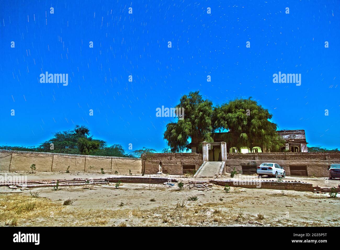 Un vieux fort historique dans le désert, fort derawar de nuit dans le désert rohi cholistan, Pakistan Banque D'Images