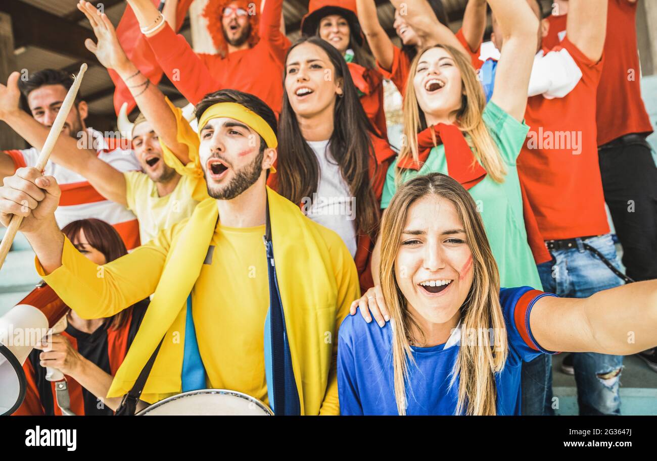 Jeunes Fans De Football Banque De Photographies Et D’images à Haute ...