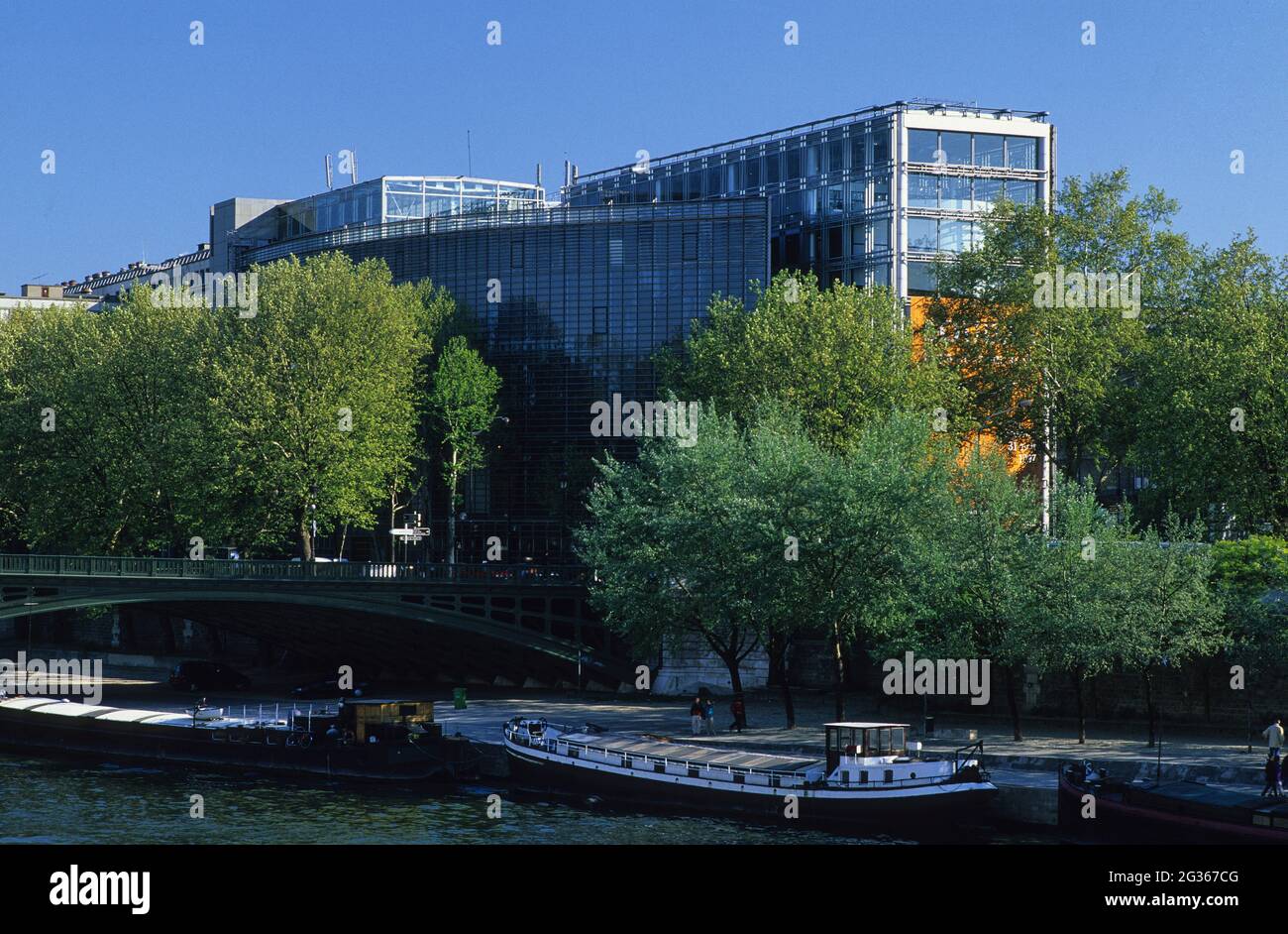 FRANCE PARIS (75) 5ÈME ARRONDISSEMENT, L'INSTITUT DU MONDE ARABE (IMA) ET LES QUAIS DE SEINE Banque D'Images