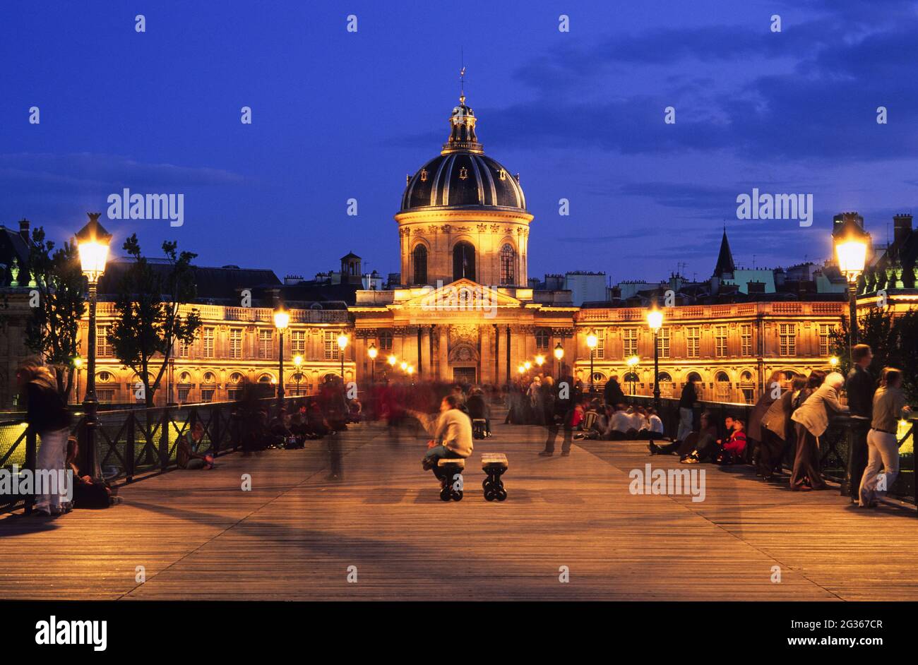FRANCE PARIS (75) 6ÈME ARRONDISSEMENT, LE PONT DES ARTS ET L'INSTITUT DE FRANCE, L'INSTITUT DE FRANCE EST UNE INSTITUTION UNIVERSITAIRE FRANÇAISE CRÉÉE EN OCTOBRE Banque D'Images