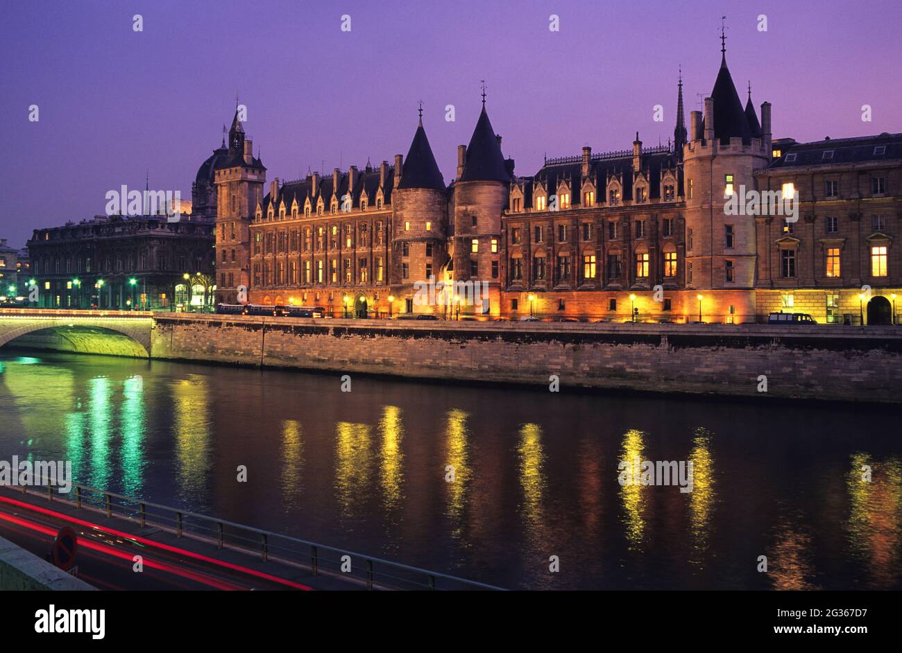 FRANCE PARIS (75) 1ER ARRONDISSEMENT, LA SEINE ET LA CONCIERGERIE, ANCIEN BÂTIMENT DU PALAIS DE LA CITÉ, ACTUEL PALAIS DE JUSTICE DE PARIS Banque D'Images