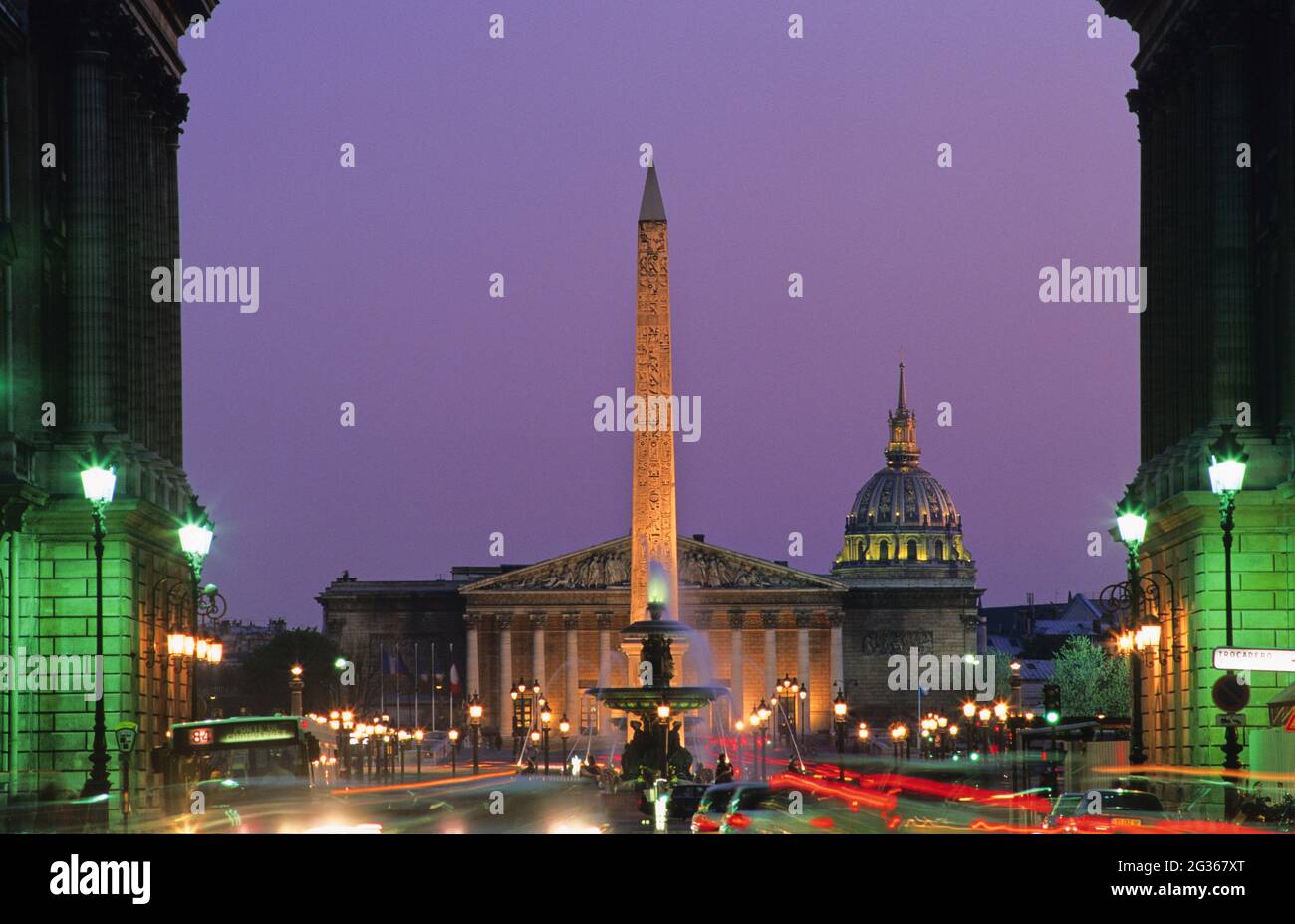 FRANCE PARIS (75) 8ÈME ARRONDISSEMENT, PLACE DE LA CONCORDE, ASSEMBLÉE NATIONALE ET COUPOLE DES INVALIDES DE LA RUE ROYALE Banque D'Images