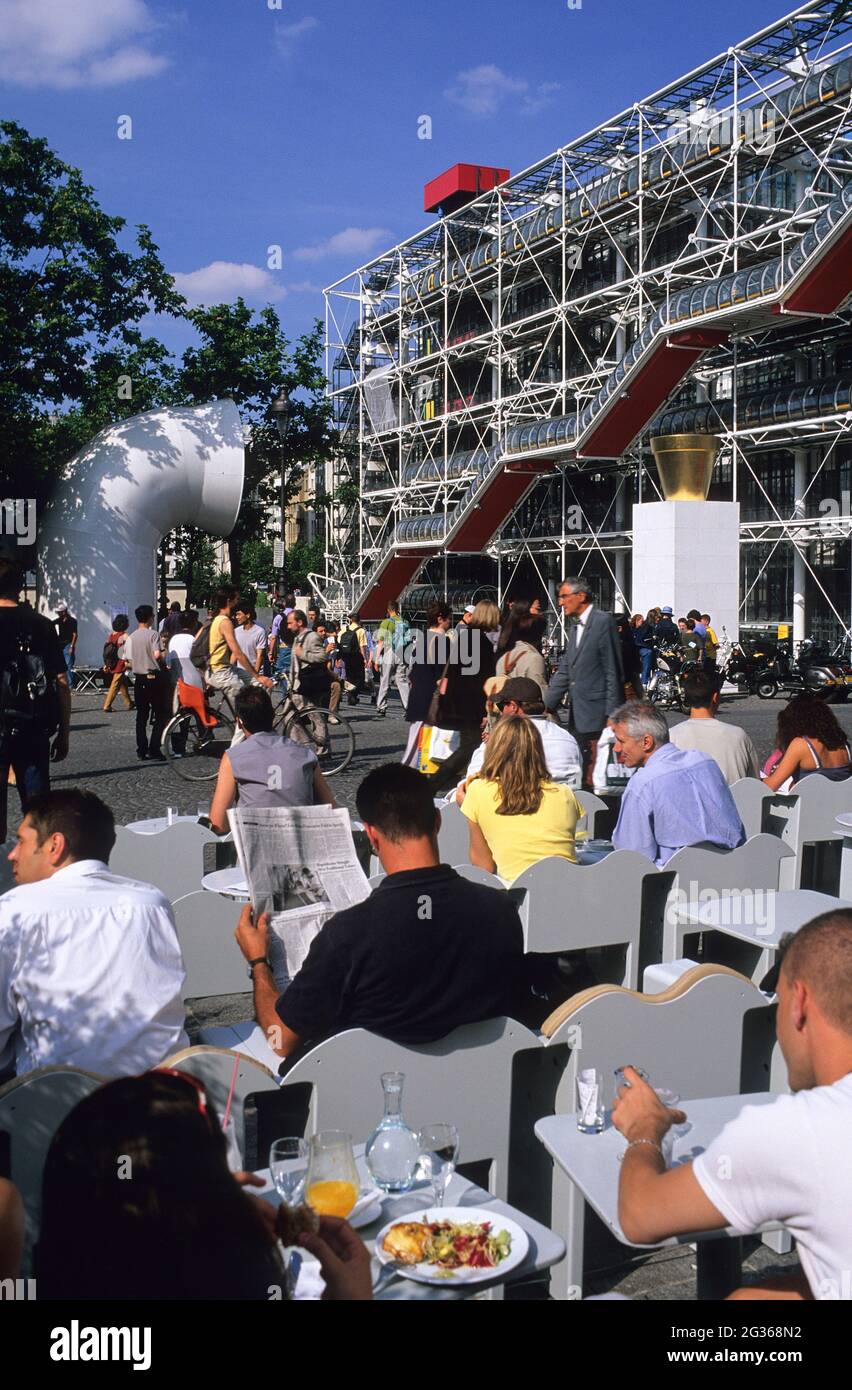 FRANCE PARIS (75) 4ÈME ARRONDISSEMENT, BEAUBOURG, CENTRE GEORGES POMPIDOU, MUSÉE D'ART MODERNE ET RESTAURANT EXTÉRIEUR Banque D'Images
