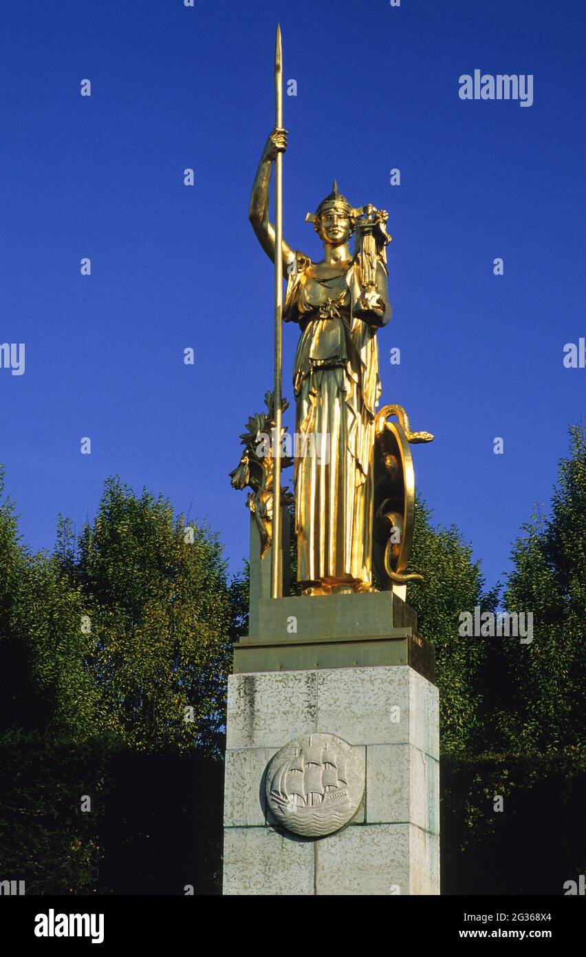 FRANCE PARIS (75) 12ÈME ARRONDISSEMENT, STATUE DE 'FRANCE APPORTANT LA PAIX ET LA PROSPÉRITÉ AUX COLONIES,' PLACE DES ANCIENS COMBATTANTS INDOCHINE, PORTE DOR Banque D'Images