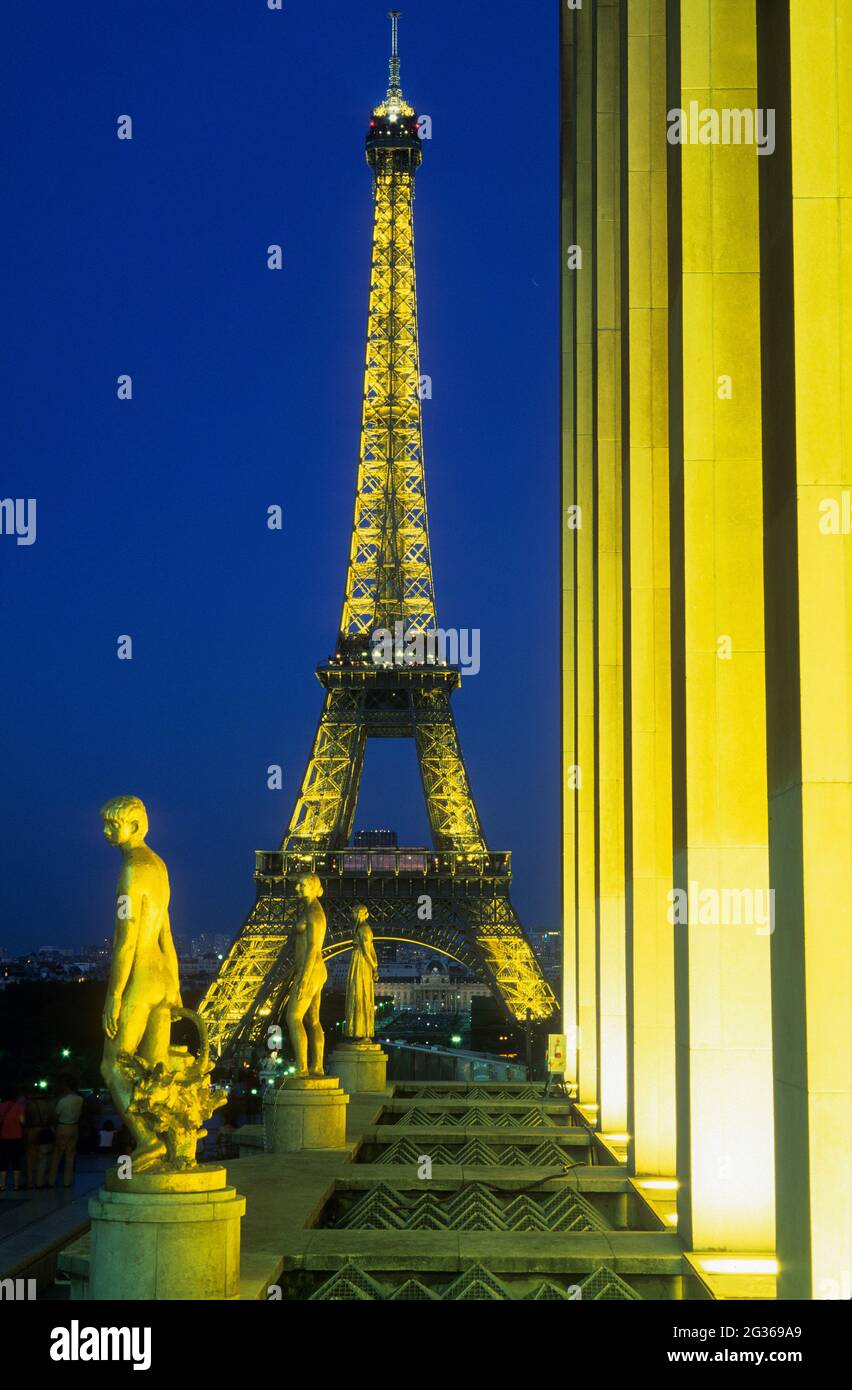 FRANCE PARIS (75) 7ÈME ARRONDISSEMENT, PLACE TROCADÉRO ET TOUR EIFFEL Banque D'Images