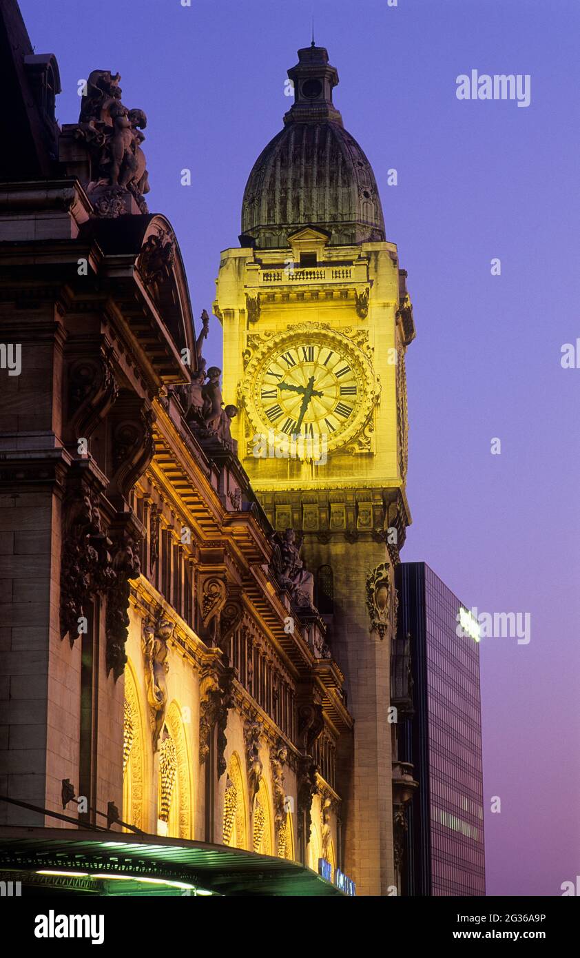 FRANCE PARIS (75) 12ÈME ARRONDISSEMENT, GARE DE LYON HORLOGE Banque D'Images