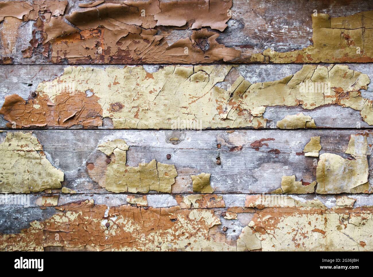 vieux mur en planche avec peinture fissurée. gros plan extérieur. arrière-plan abstrait Banque D'Images