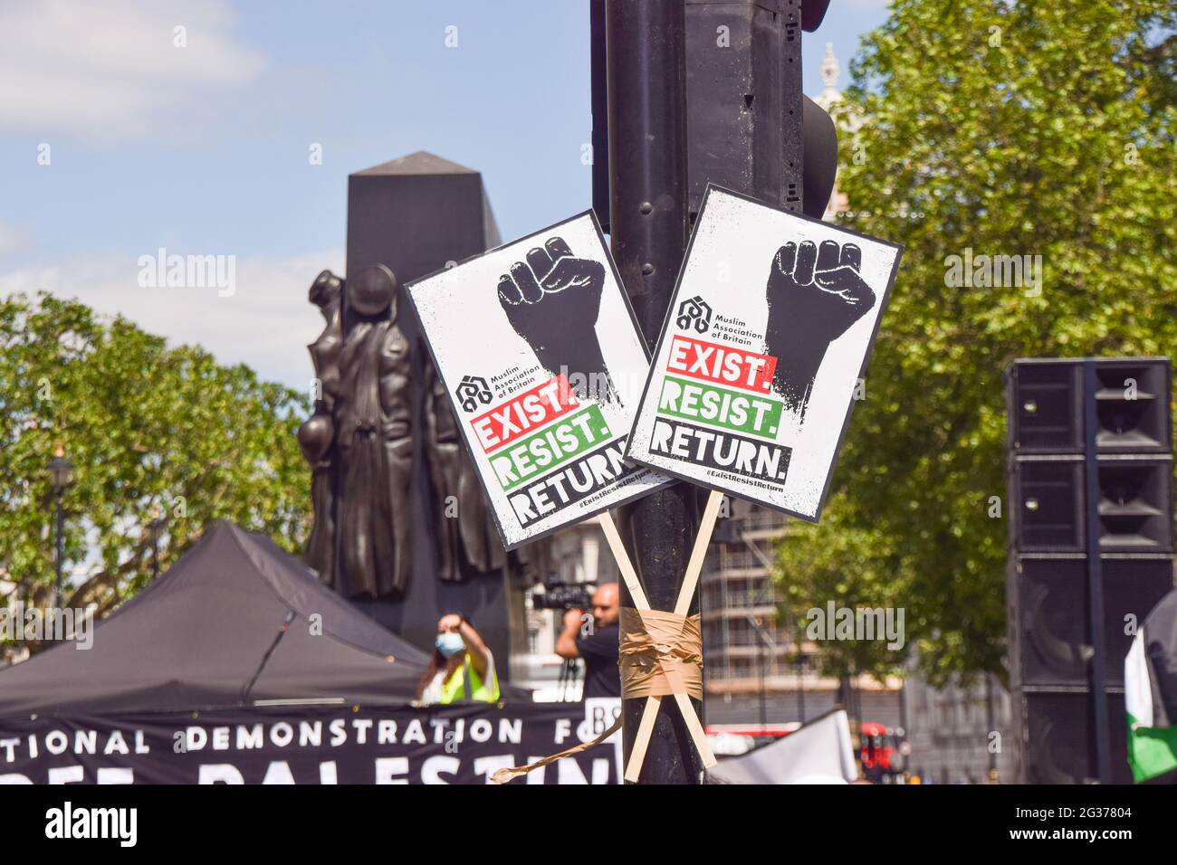Londres, Royaume-Uni. 12 juin 2021. La justice pour la Palestine proteste devant Downing Street. Des milliers de personnes se sont rassemblées pour exiger la justice pour la Palestine et ont appelé le G7 à mettre fin à la coopération militaire avec Israël et à imposer des sanctions. Banque D'Images