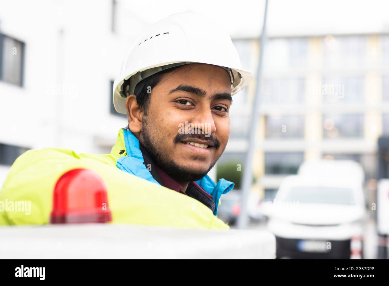 Jeune technicien au travail, Bade-Wurtemberg, Allemagne Banque D'Images