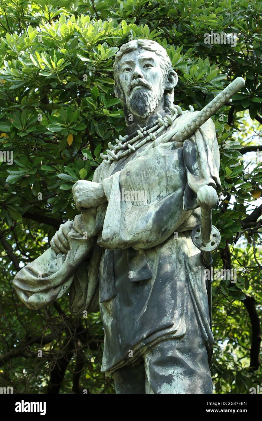 Statue de bronze d'Umashimenadomikoto, dieu de la guerre, par le sculpteur Akira Sano aux jardins d'Hamarikyu (japonais : Hama-rikyu onshi teien) dans le district de Chuo Banque D'Images