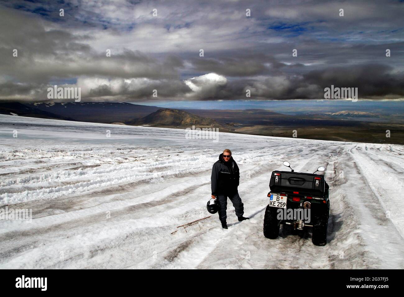 Glacier, VTT, Quad, Yamaha Grizzly, femme, Biker, Langjoekull, Highlands, Centre de l'Islande, Islande Banque D'Images