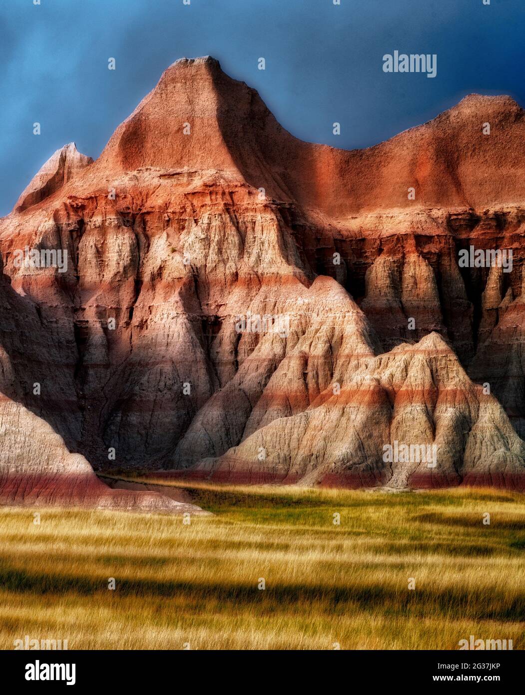 Grass meadow et roches colorées. Badlands National Park (Dakota du Sud). Banque D'Images
