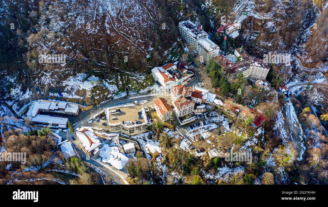 Paysage d'hiver de haute qualité tourné avec l'appareil photo de drone de la ville de Bursa en Turquie Banque D'Images