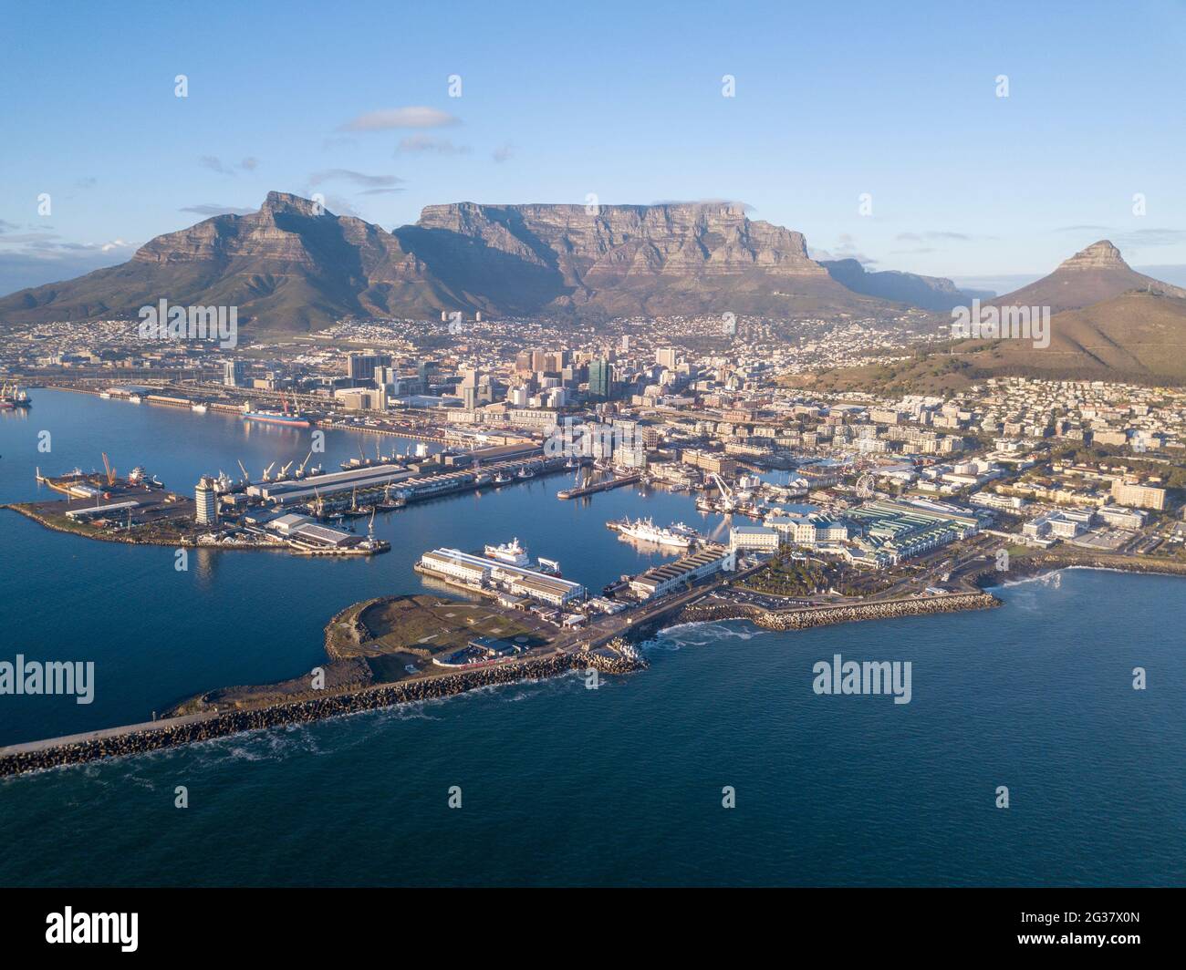Vue aérienne sur la ville du Cap, Afrique du Sud, avec la Montagne de la table Banque D'Images
