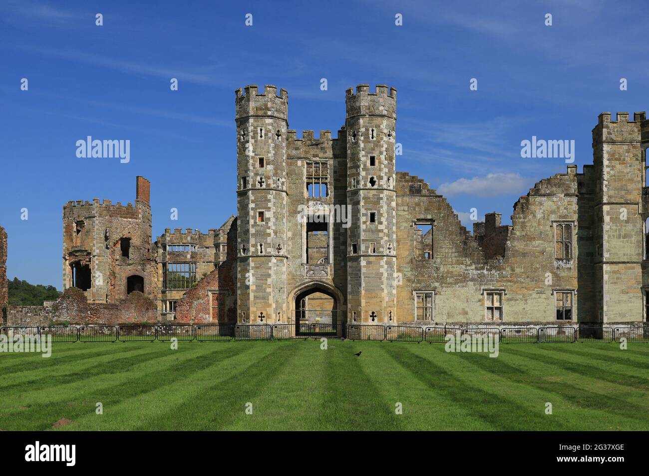 Les ruines du patrimoine de Cowdray sont l'une des plus importantes maisons Tudor d'Angleterre et Cowdray est connu pour avoir été visité par le roi Henry VIII Banque D'Images