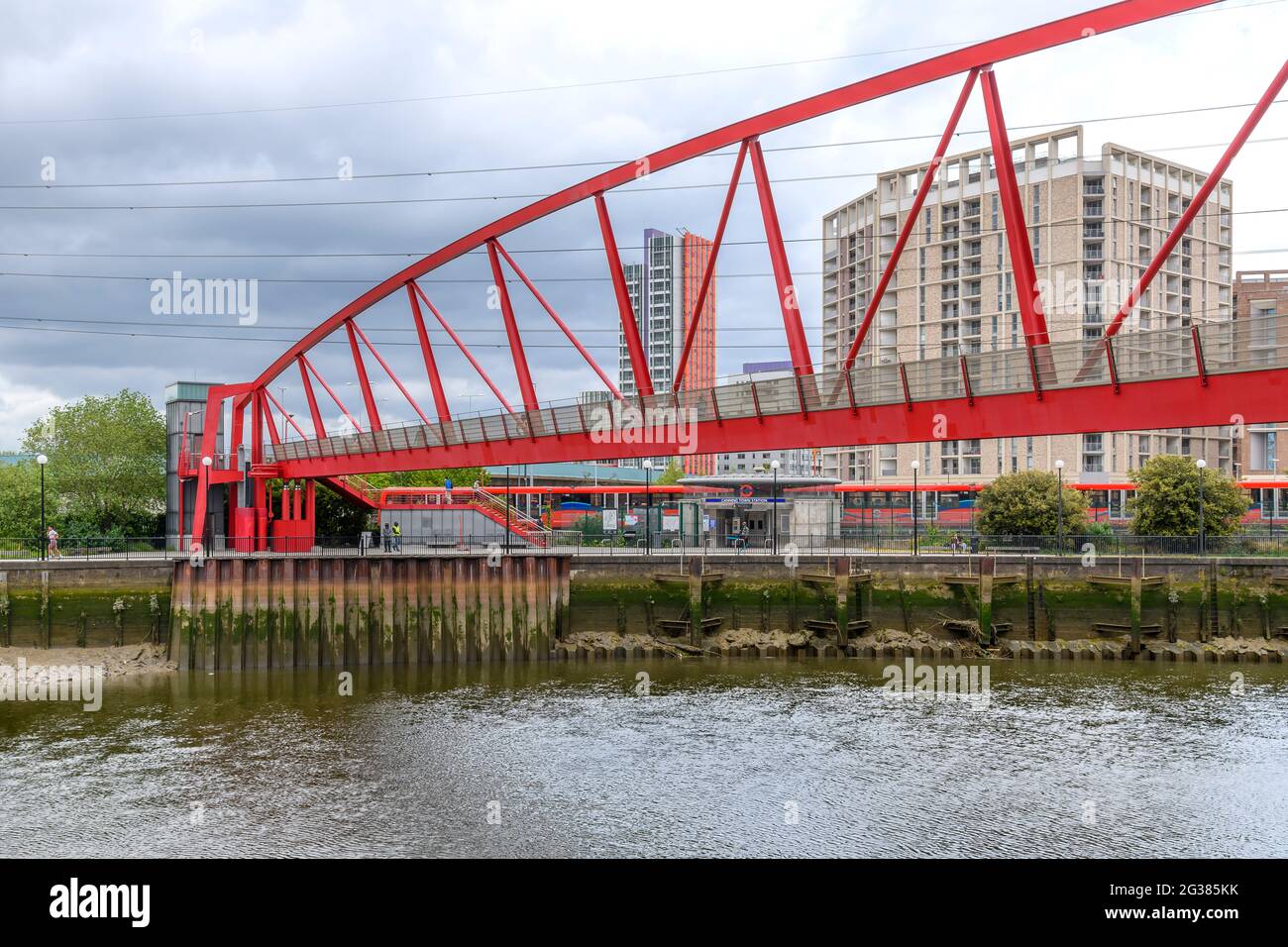 London City Island est desservie par la station Canning Town sur le Docklands Light Railway (DLR) et la ligne Jubilee du réseau métropolitain de Londres. Banque D'Images