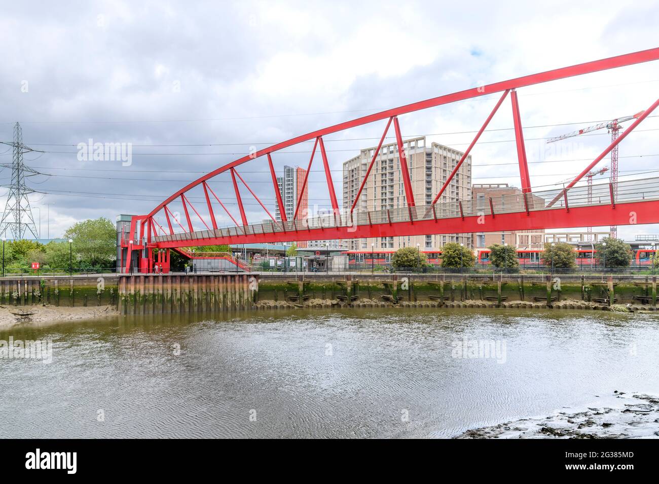 London City Island est desservie par la station Canning Town sur le Docklands Light Railway (DLR) et la ligne Jubilee du réseau métropolitain de Londres. Banque D'Images