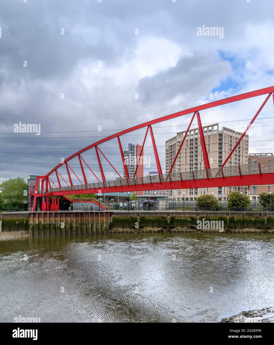 London City Island est desservie par la station Canning Town sur le Docklands Light Railway (DLR) et la ligne Jubilee du réseau métropolitain de Londres. Banque D'Images