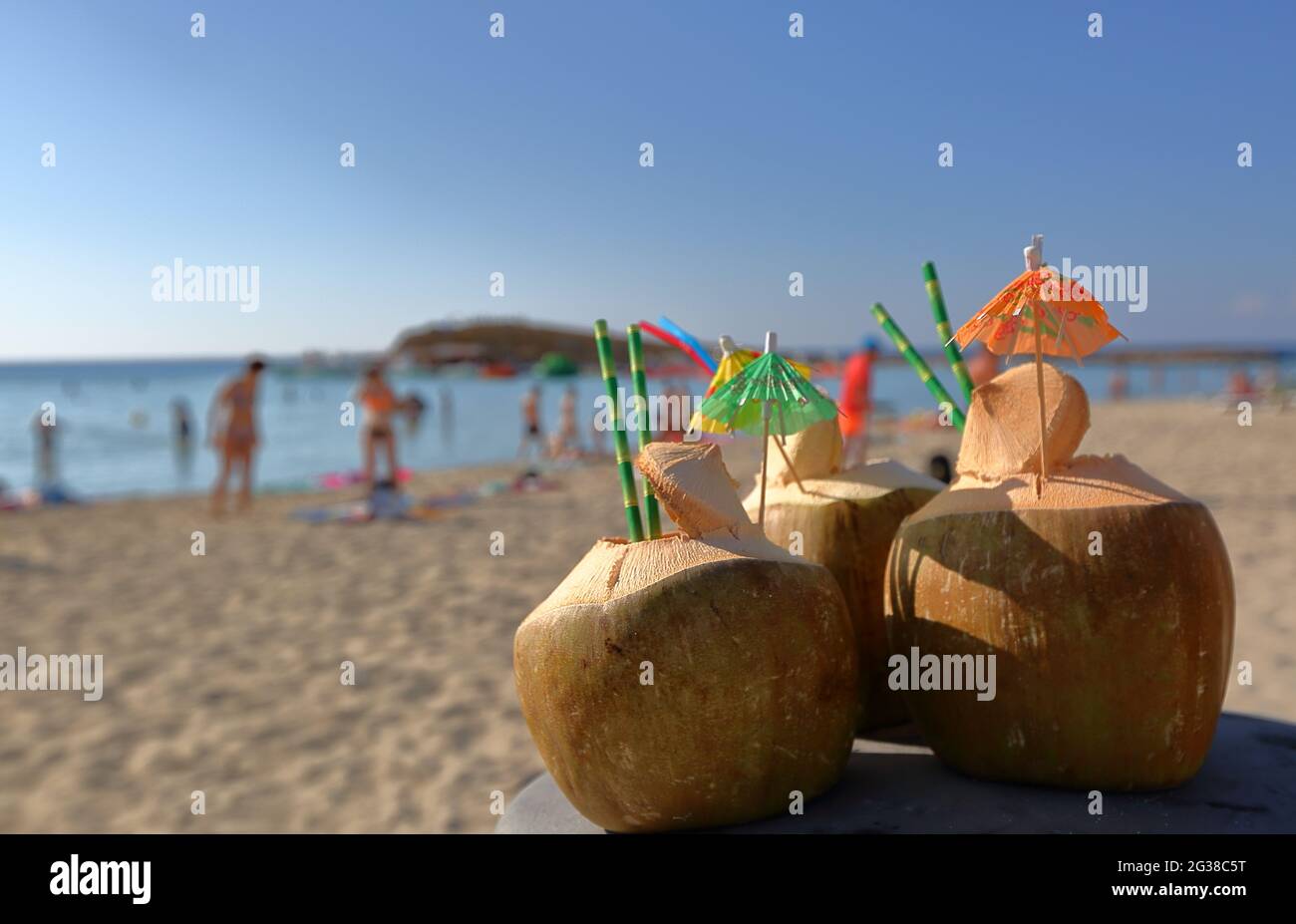 Boisson exotique, plage de sable, détente sur la plage de sable, heure d'été, vacances, vacances Banque D'Images