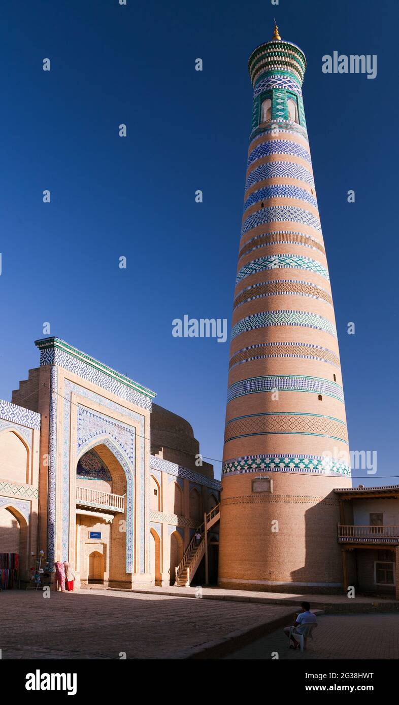 Iglom hoja (Islam Xoja) minaret à Itchan Kala (Ichon Qala) - Khiva (Chiva, Heva, Xiva, Chiwa, Khiveh) - province de Xorazm - Ouzbékistan - ville sur le si Banque D'Images