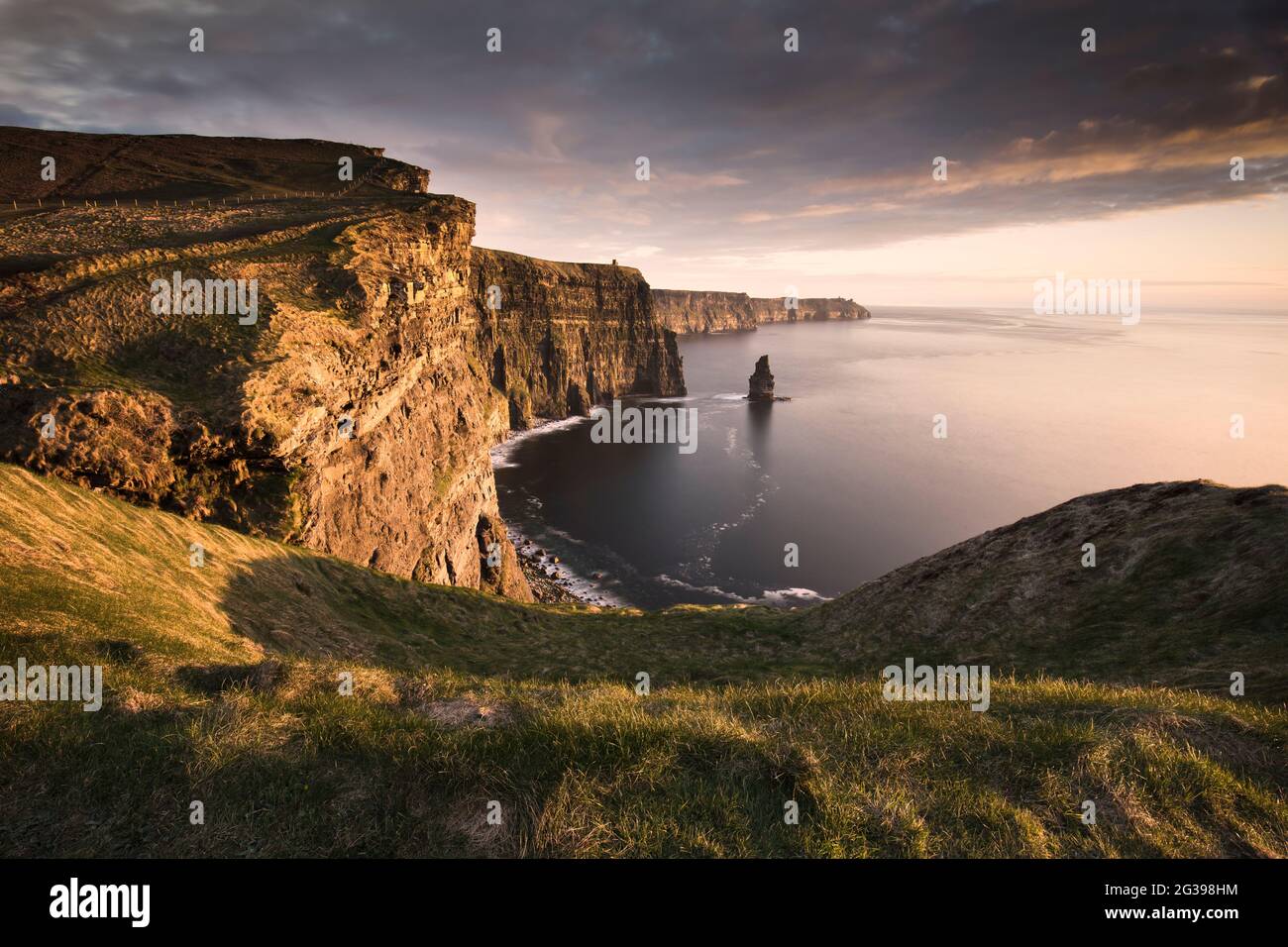 Les falaises de Moher au coucher du soleil, de l'Irlande Banque D'Images