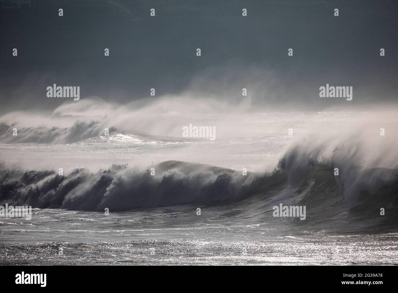 Grandes vagues de surf à Fistral Beach Newquay Cornwall Banque D'Images