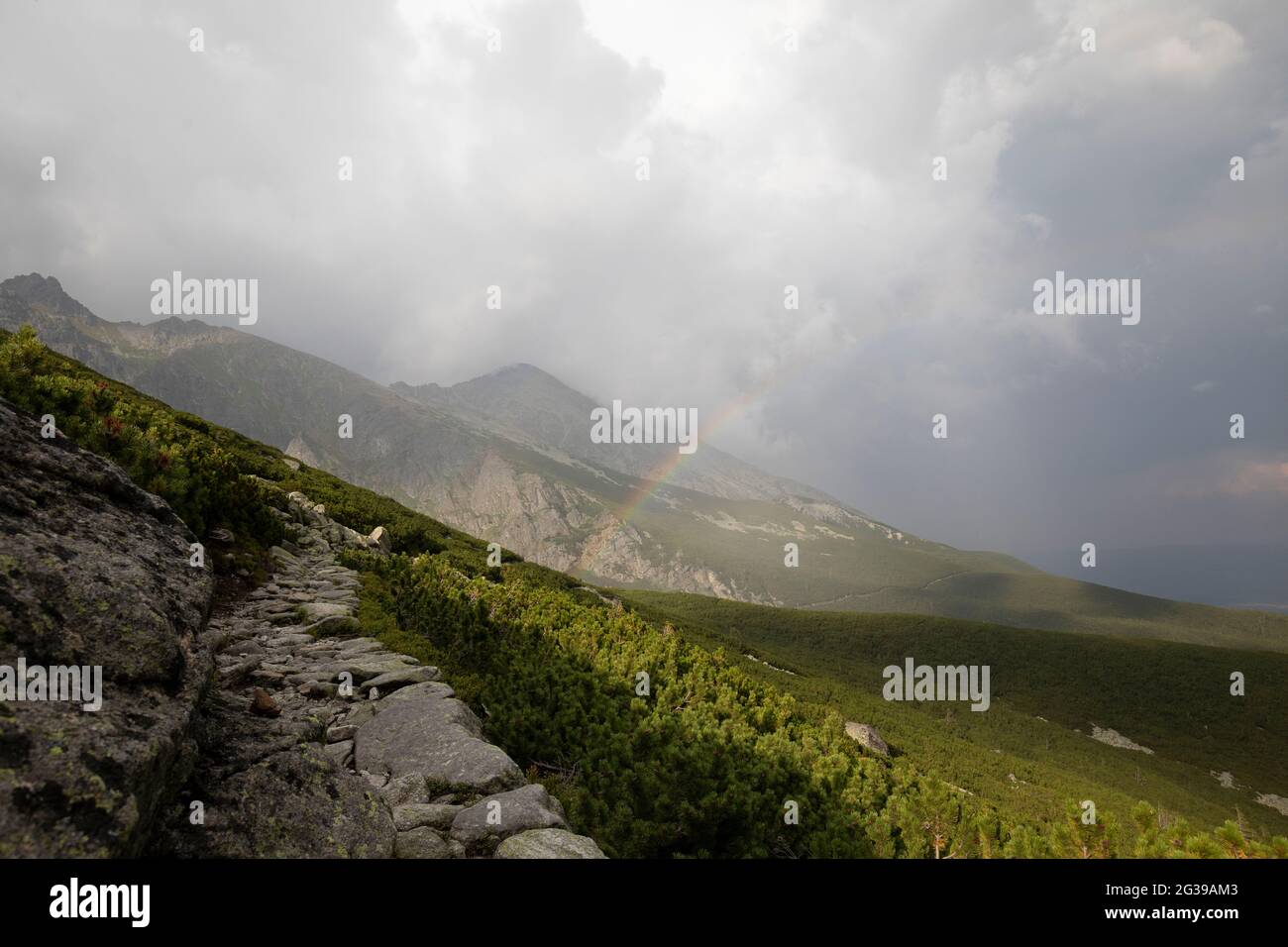 Arc-en-ciel sur les montagnes de Tatra en Slovaquie Banque D'Images