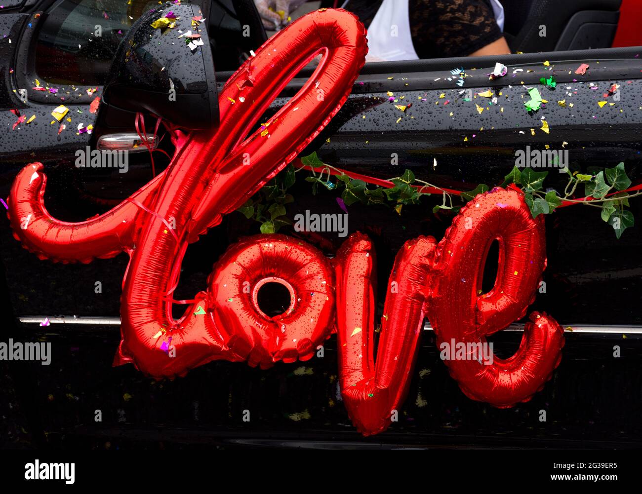 Signe d'Amour rouge au défilé gay annuel à Graz, Autriche Banque D'Images