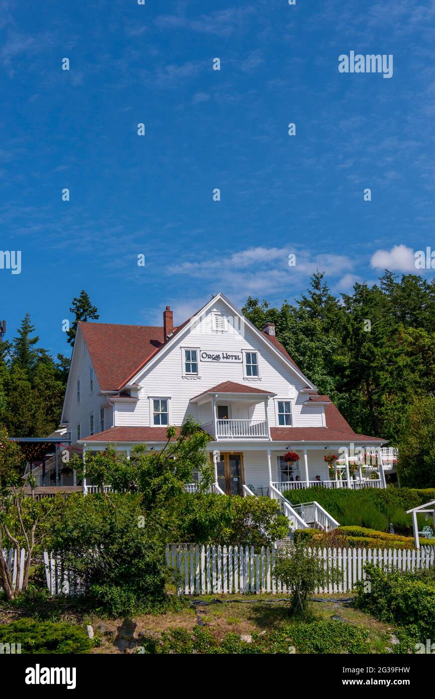 L'hôtel Orcas, une auberge et un café historiques construits en 1904, dans le village d'Orcas sur l'île d'Orcas, dans les îles San Juan dans l'État de Washington, États-Unis. Banque D'Images