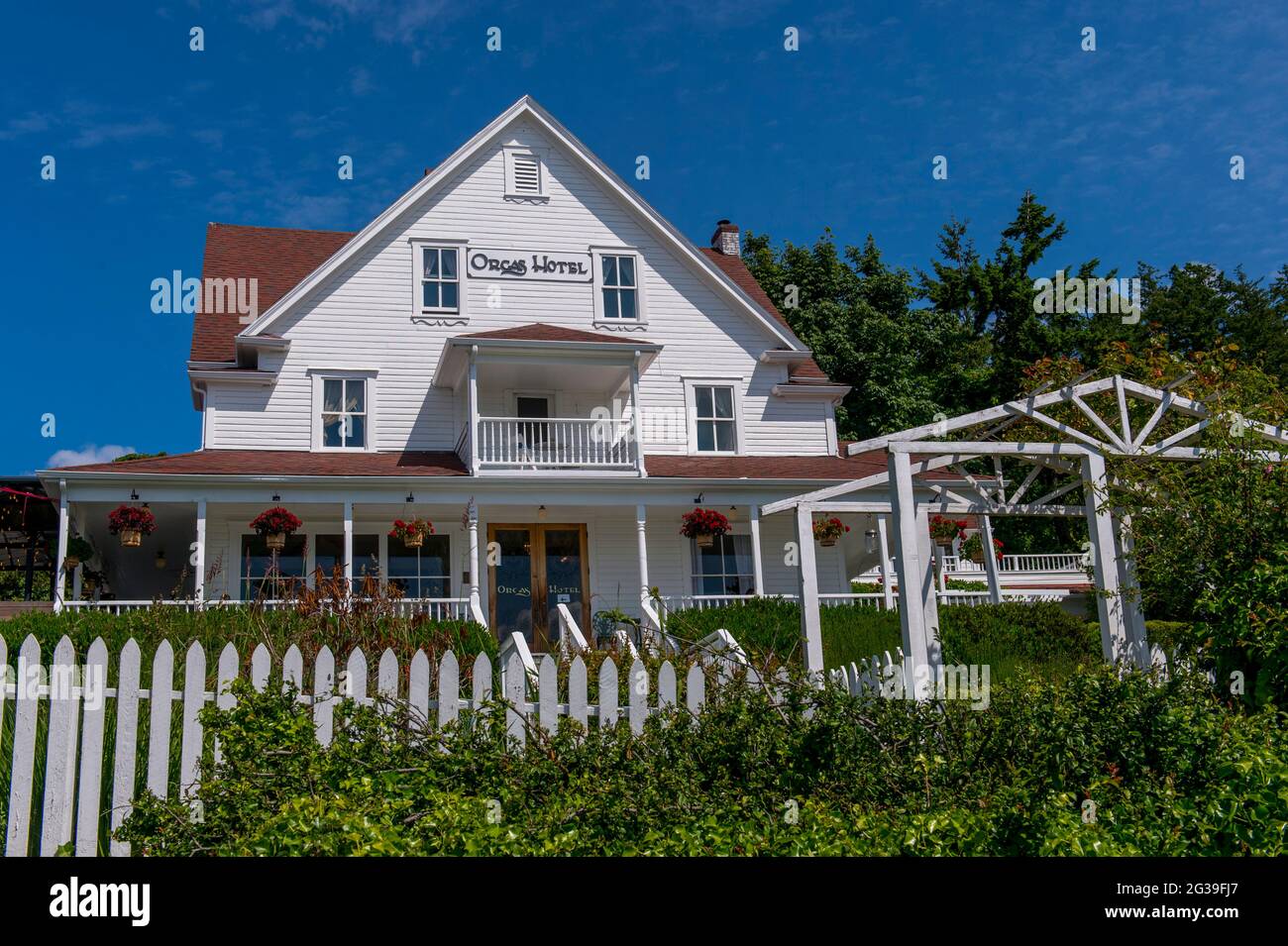 L'hôtel Orcas, une auberge et un café historiques construits en 1904, dans le village d'Orcas sur l'île d'Orcas, dans les îles San Juan dans l'État de Washington, États-Unis. Banque D'Images