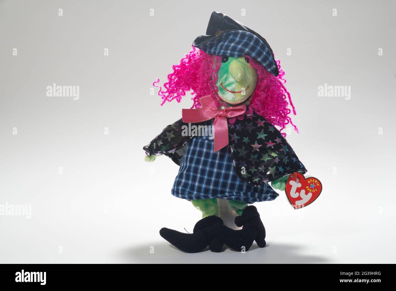 Photo de la poupée de la collection Beanie Babies nommée Scary. Date de naissance 25 octobre 2000. Banque D'Images
