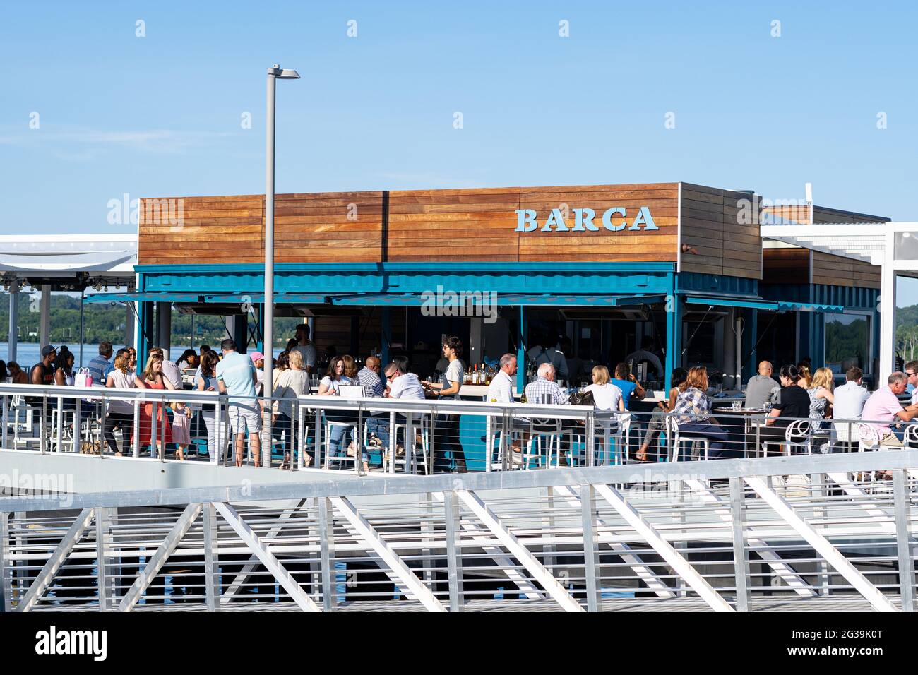 ALEXANDRIA, ÉTATS-UNIS - 13 juin 2021 : Alexandria, Virginie, États-Unis - 12 juin 2021 : le nouveau restaurant Barca sur le nouveau Waterfron d'Alexandrie Banque D'Images