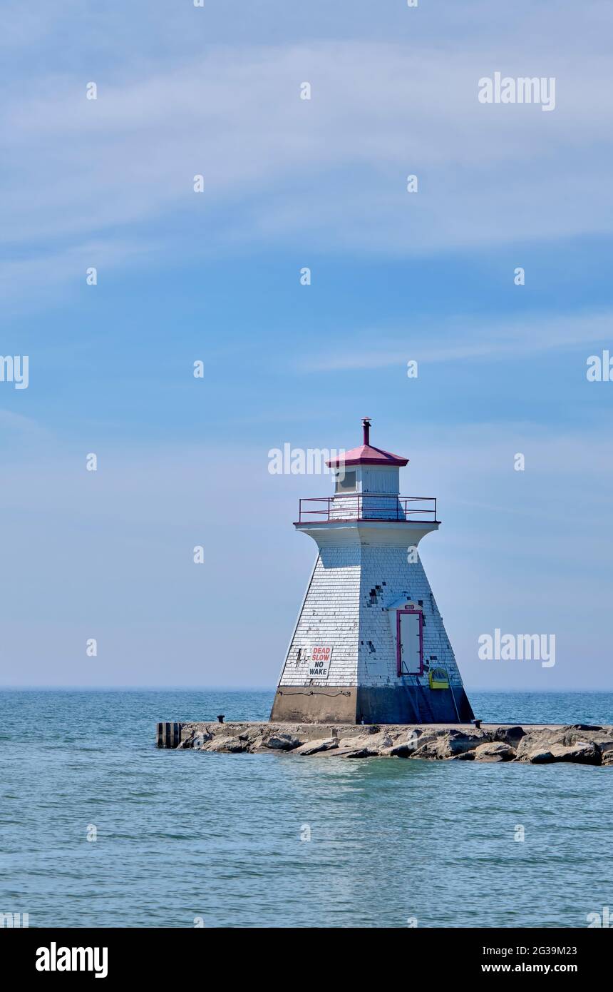 Le phare de la gamme est une aide à la navigation dans le port de Southampton, en Ontario. Banque D'Images