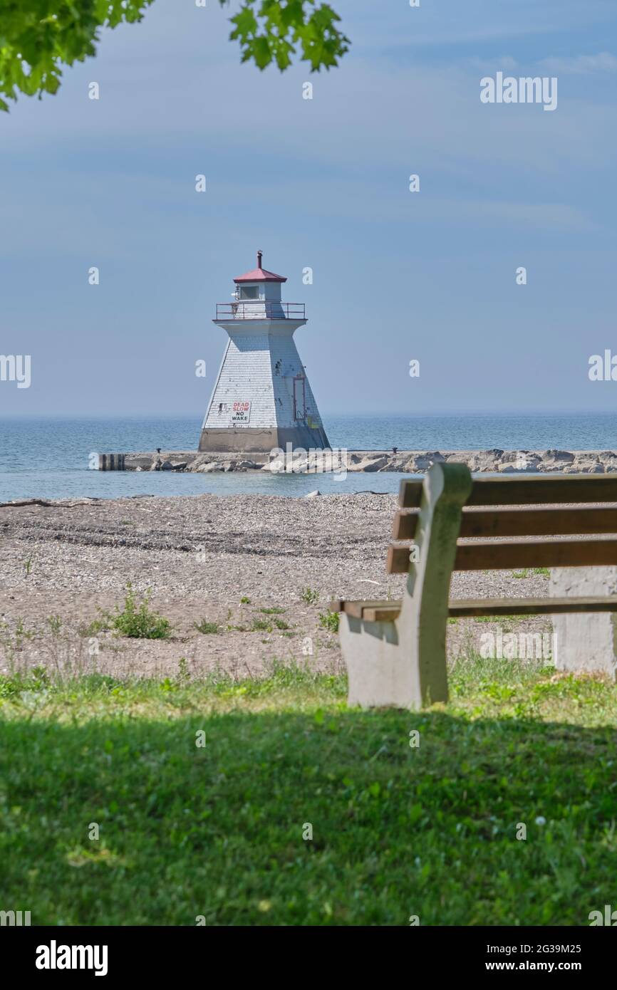 Le phare de la gamme est une aide à la navigation dans le port de Southampton, en Ontario. Banque D'Images