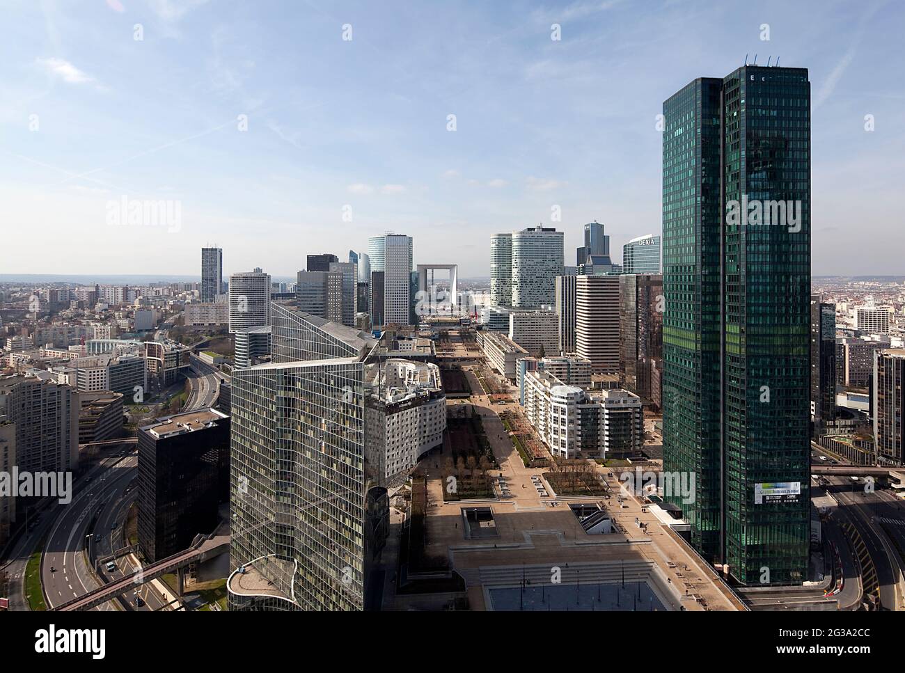 FRANCE, HAUTS DE SEINE (92), PUTEAUX, COURBEVOIE, QUARTIER DES AFFAIRES DE LA DÉFENSE, VUE D'ENSEMBLE DE L'ESPLANADE MENANT À LA GRANDE ARCHE (SPRECKELSEN Banque D'Images