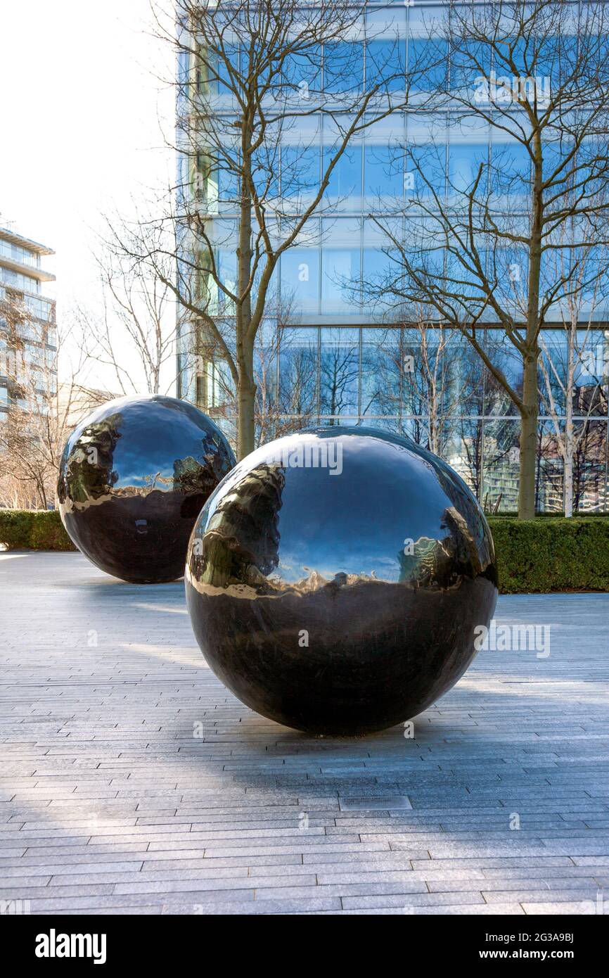 Série de sculptures Full Stop Slipstream de Fiona Banner, London Bridge, Londres, Royaume-Uni Banque D'Images