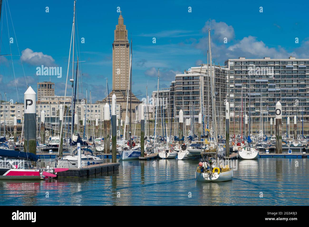 Honfleur, France - 06 01 2019 : vue panoramique sur le port au coucher du soleil Banque D'Images
